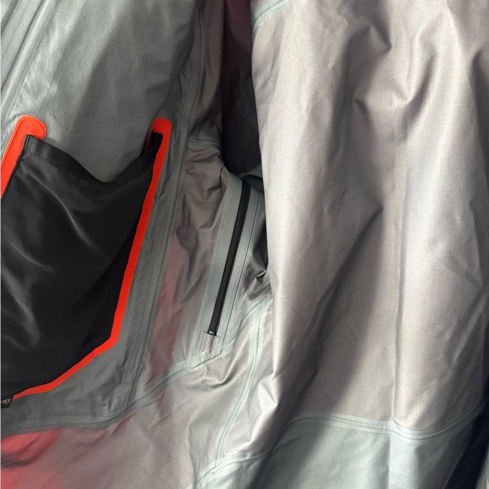 MOUNTAIN HARDWARE ROUTE FINDER GORE-TEX PRO JACKET - Picture 9 of 13